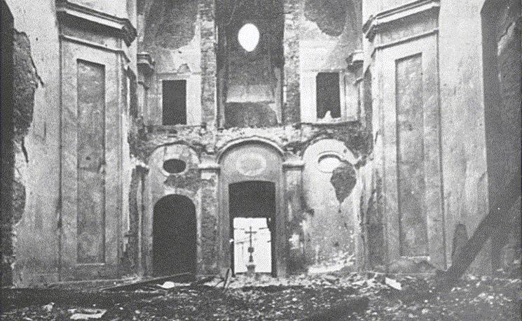 INTERIOR DEL TEMPLO DESTRUIDO
